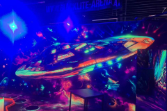 26_2a-dialog-im-dunkeln-und-blacklite-arena_05