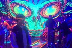 26_2a-dialog-im-dunkeln-und-blacklite-arena_06